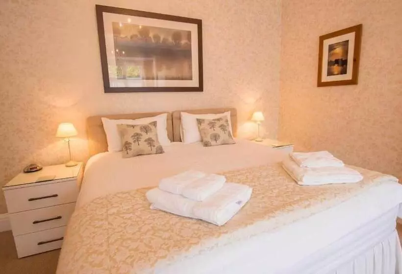 Aamiaismajoitus (B&B) Forest Side Guest House