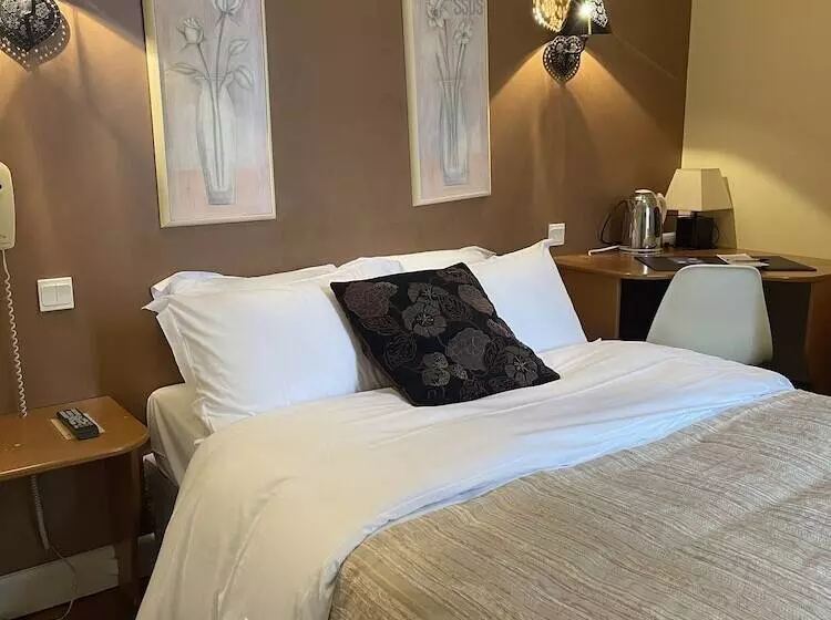 Hotelli Restaurant Le Grand Monarque