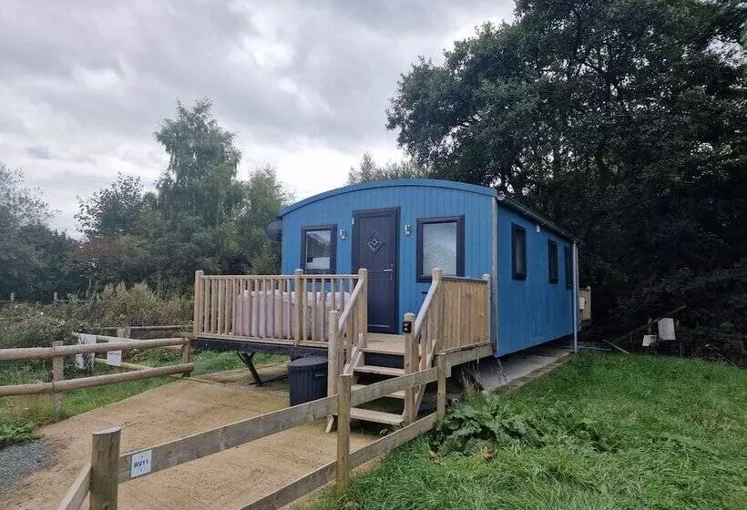 Large Glamping Hut   Riverview 13