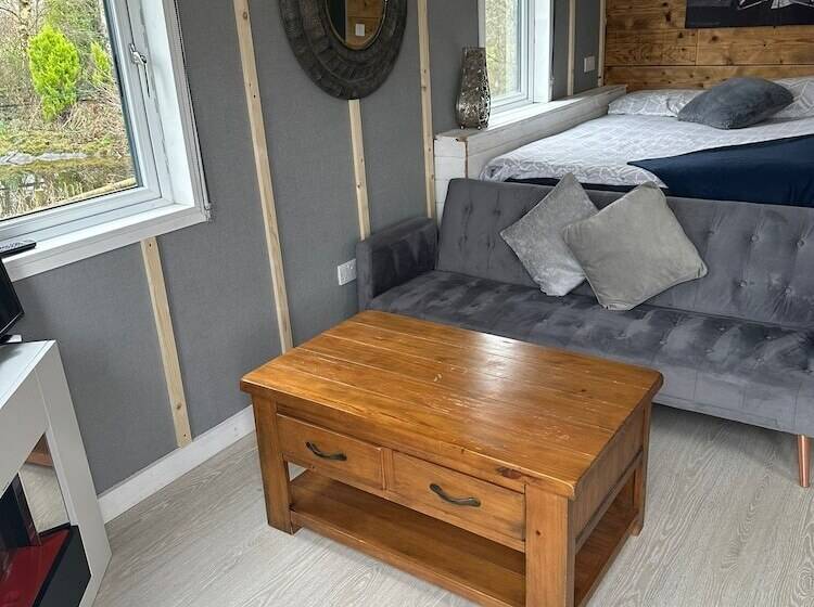 Large Glamping Hut   Riverview 13