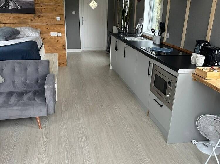 Large Glamping Hut   Riverview 13