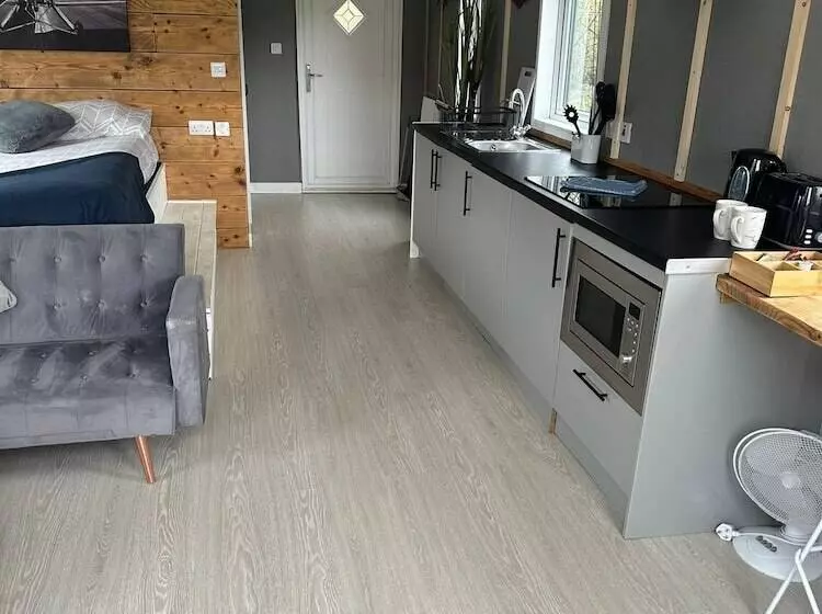 Large Glamping Hut   Riverview 13