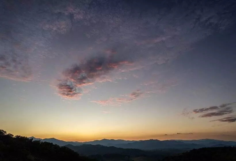 Stunning 2br Cabin With Mountain Views