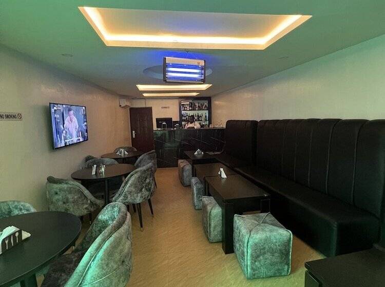 Thapunchline Apartments & Hotels