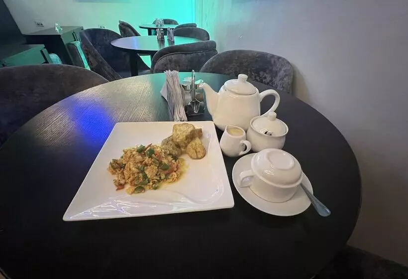 Thapunchline Apartments & Hotels