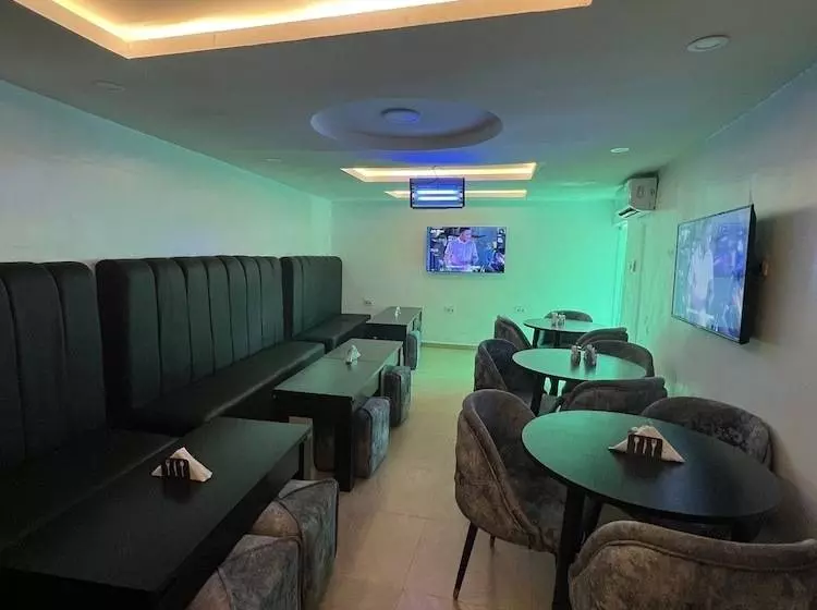 Thapunchline Apartments & Hotels