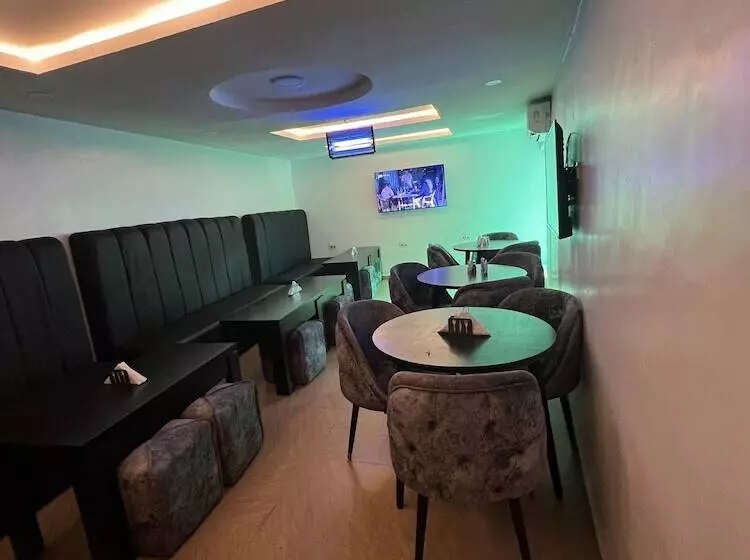 Thapunchline Apartments & Hotels