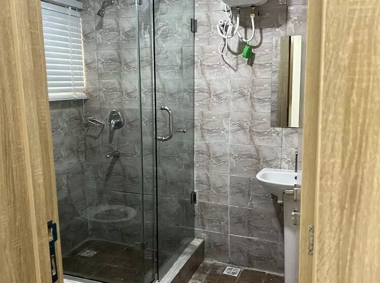 Thapunchline Apartments & Hotels