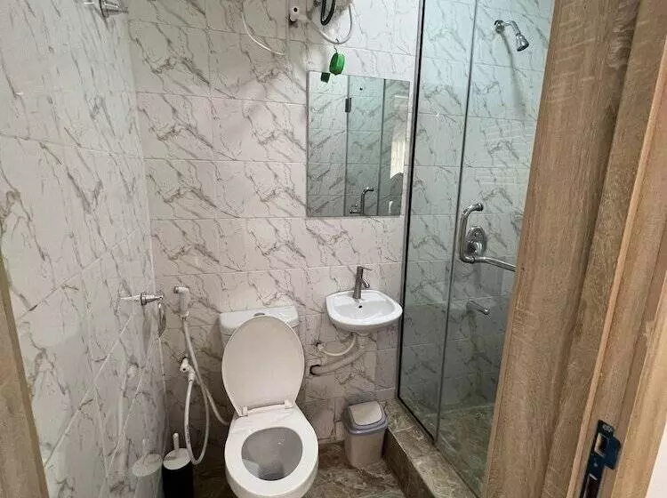 Thapunchline Apartments & Hotels