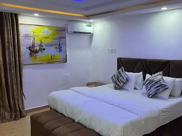 Thapunchline Apartments & Hotels