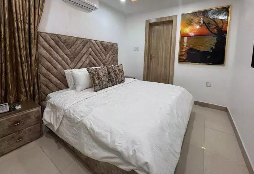 Thapunchline Apartments & Hotels