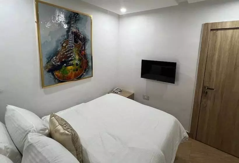 Thapunchline Apartments & Hotels