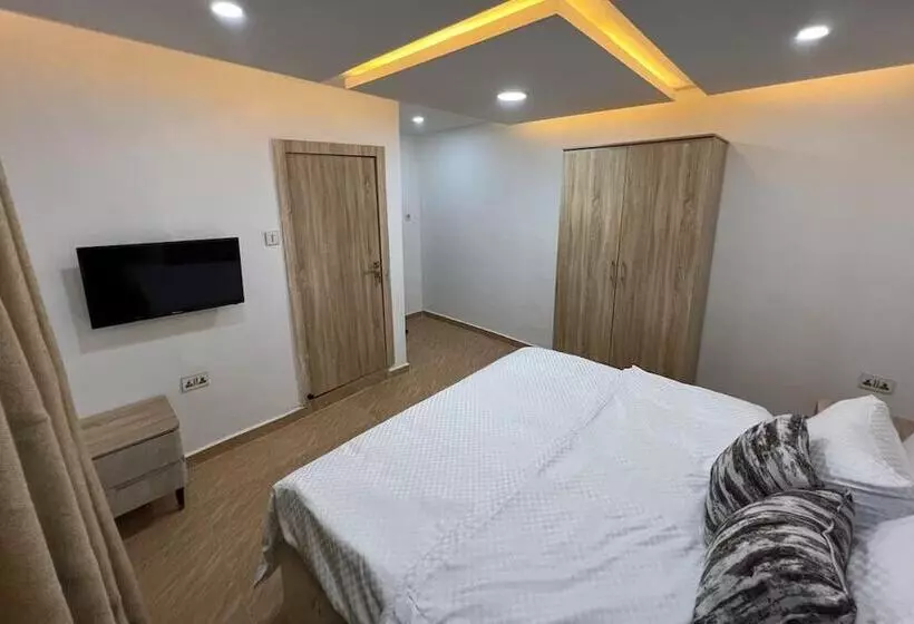 Thapunchline Apartments & Hotels