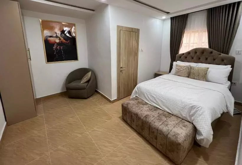 Thapunchline Apartments & Hotels