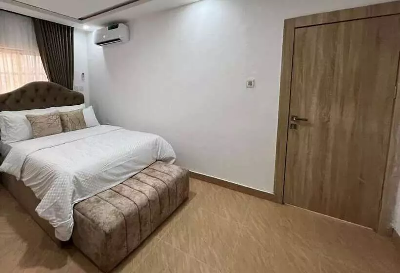Thapunchline Apartments & Hotels