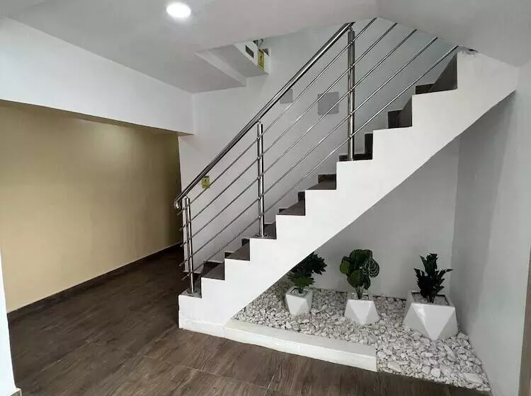 Thapunchline Apartments & Hotels
