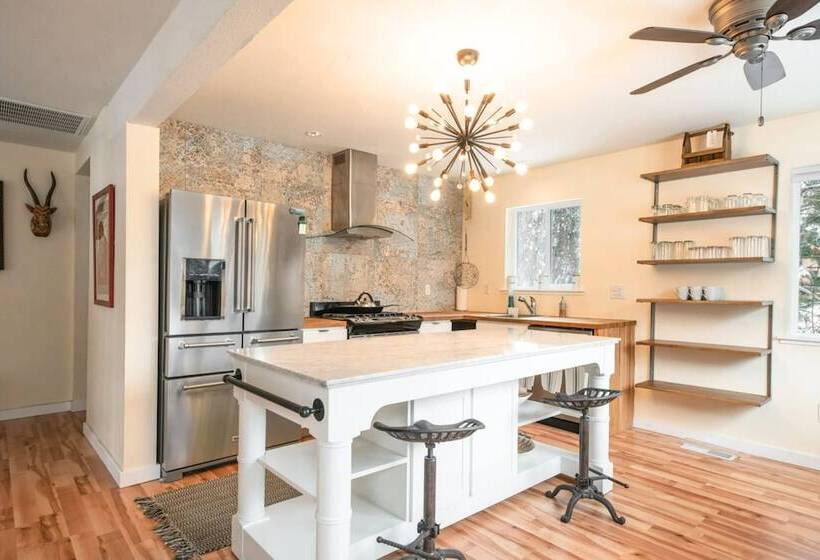 Alpine Bay By Avantstay 5mins To Diamond Peak Skiing W/ Expansive Deck