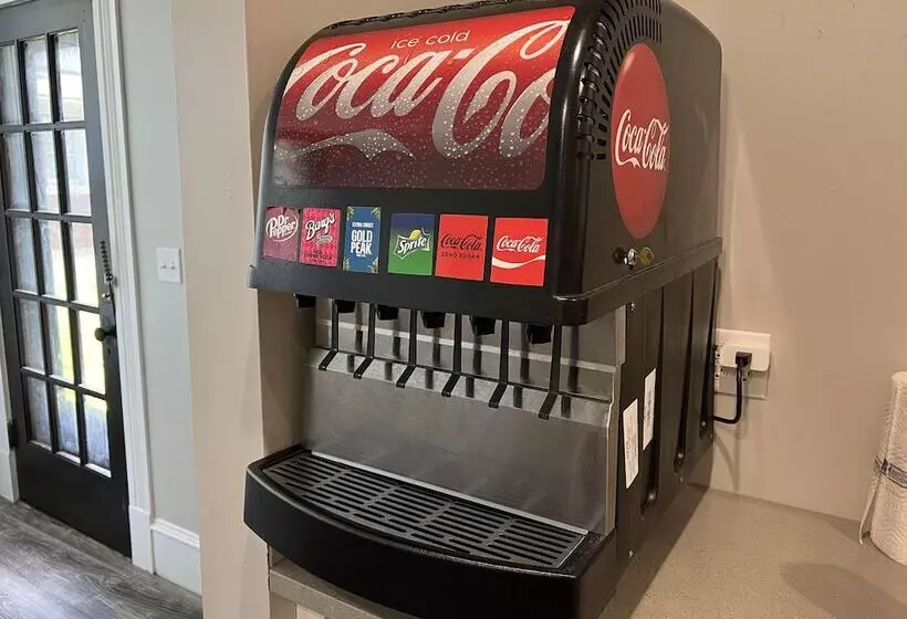 Aamiaismajoitus (B&B) Homestay On Main By Twin Lakes Creamery