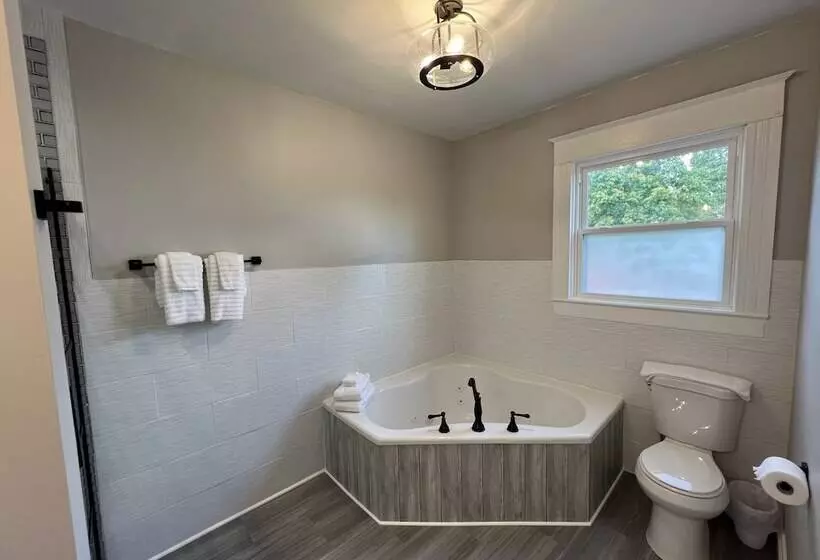 Aamiaismajoitus (B&B) Homestay On Main By Twin Lakes Creamery