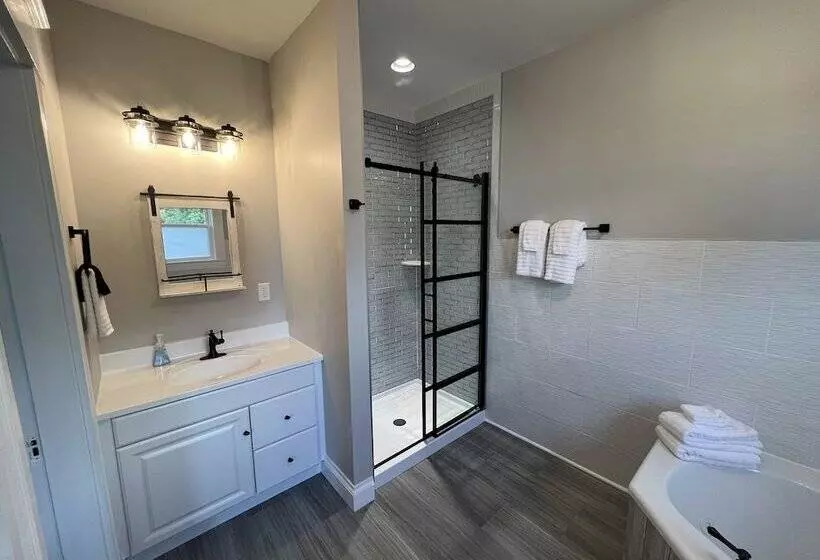 Aamiaismajoitus (B&B) Homestay On Main By Twin Lakes Creamery