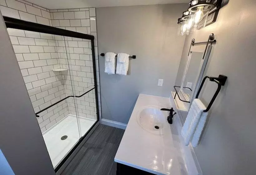 Aamiaismajoitus (B&B) Homestay On Main By Twin Lakes Creamery