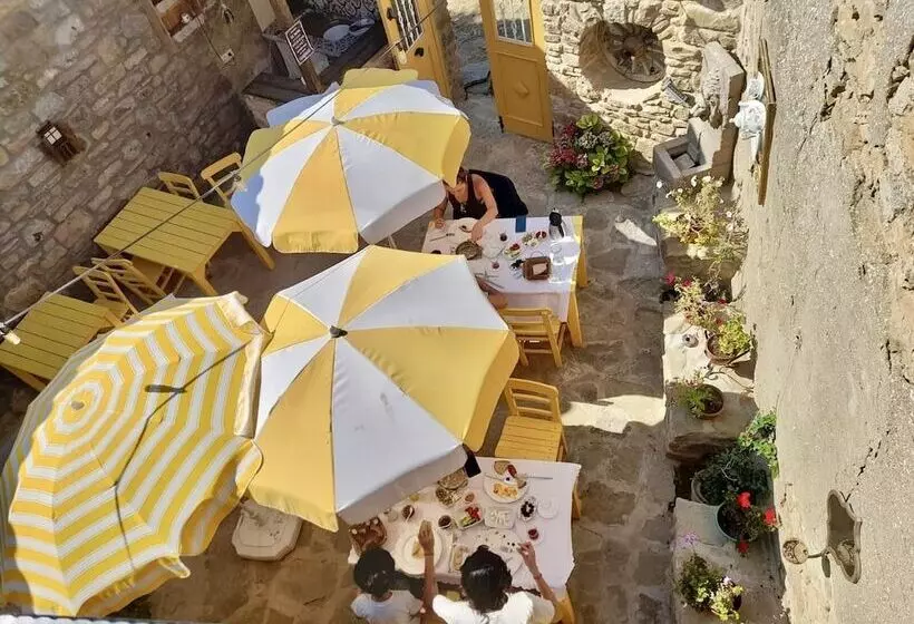 ベッドアンドブレックファースト Sari Keçi̇ Taş Otel