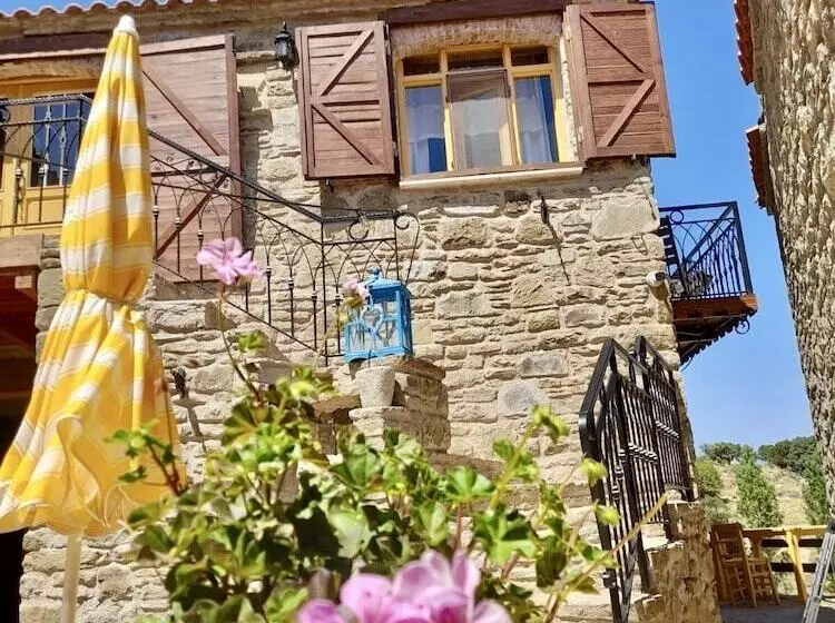 ベッドアンドブレックファースト Sari Keçi̇ Taş Otel