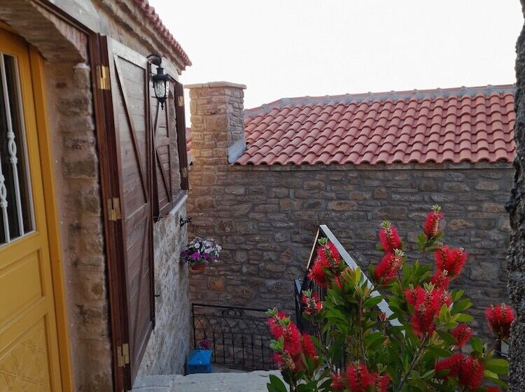 مبيت وإفطار Sari Keçi̇ Taş Otel