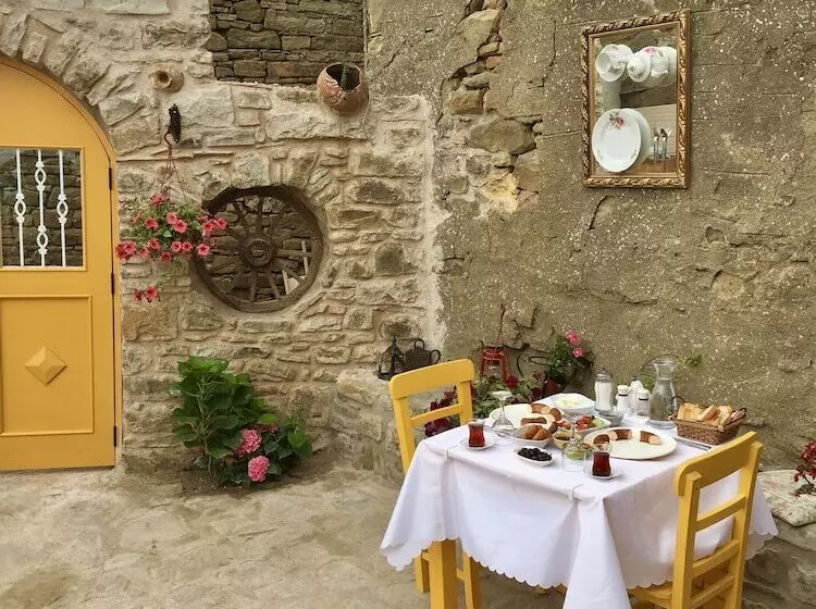 ベッドアンドブレックファースト Sari Keçi̇ Taş Otel