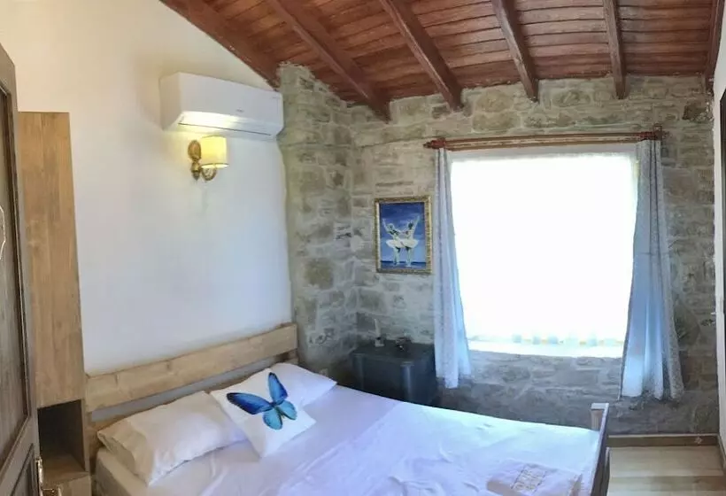 ベッドアンドブレックファースト Sari Keçi̇ Taş Otel