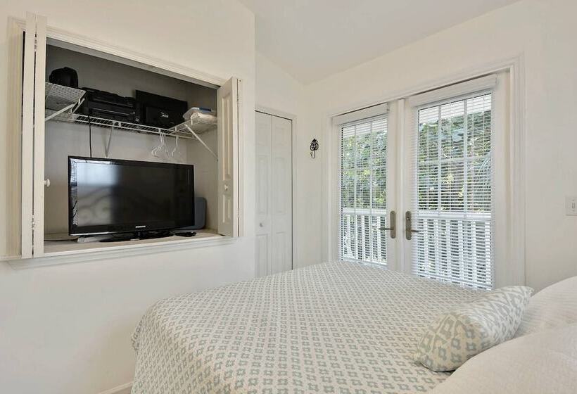 Coral Breeze By Avantstay Close To Beach W/ Balcony & Shared Pool! Month Long Stays Only