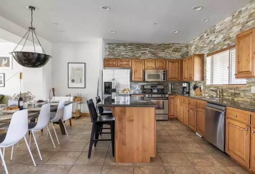 Douglas By Avantstay Charming Townhouse Mins From Deer Valley Resort