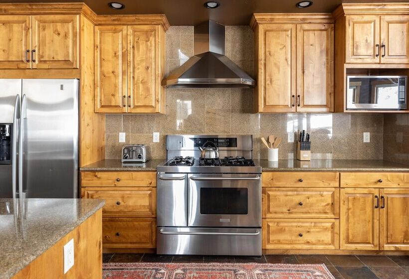 Highline By Avantstay Breathtaking Mountain Home W/ Hot Tub & Views