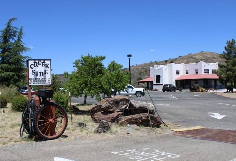 فندق Creekside Lodge And Cabins