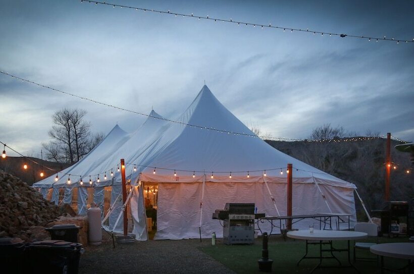 فندق Creekside Lodge And Cabins