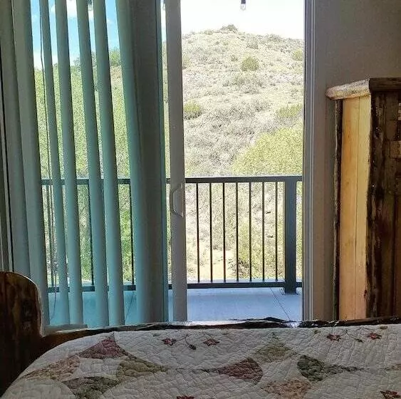 Hotelli Creekside Lodge And Cabins