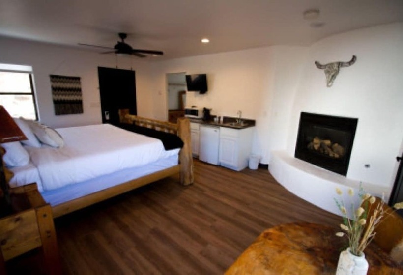 فندق Creekside Lodge And Cabins