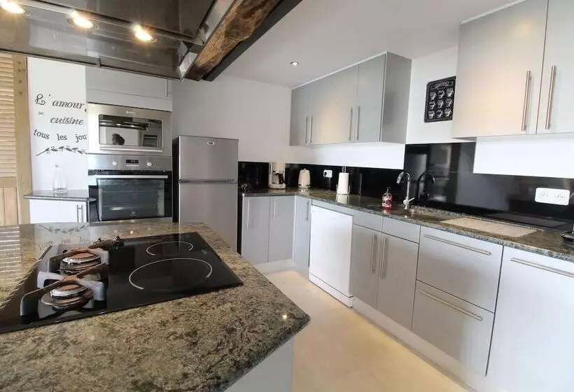 Majatalo Au Tour Des Sens