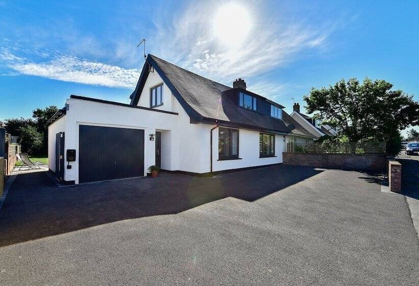 Пансион Just Stay Wales   Heatherslade House