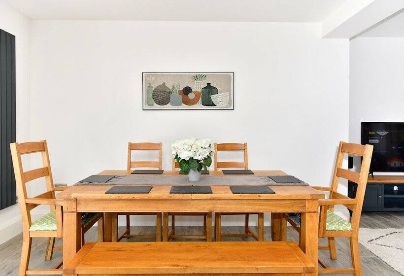 Пансион Just Stay Wales   Heatherslade House