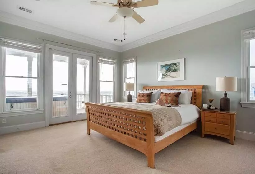 Poseidon By Avantstay On The Beach! Two Ocean Facing Balconies & Hot Tub