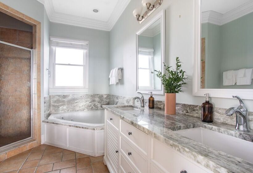 Poseidon By Avantstay On The Beach! Two Ocean Facing Balconies & Hot Tub