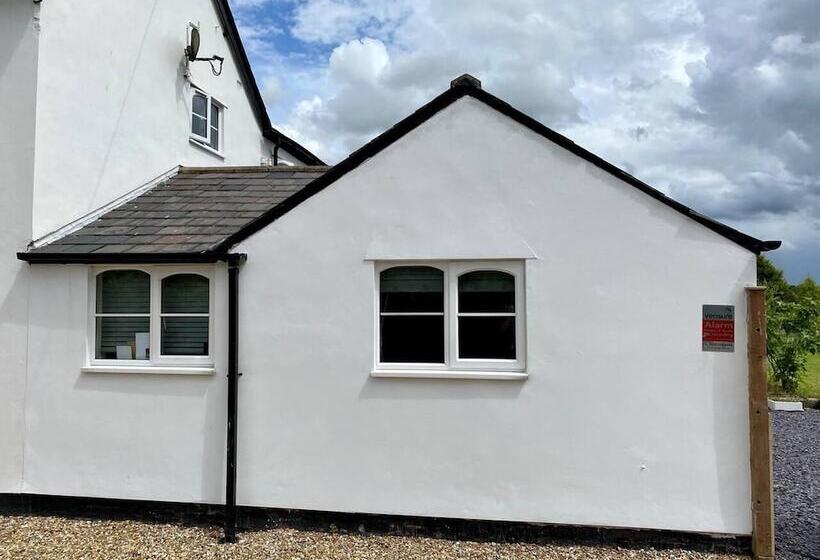 Remarkable 1 Bed Cottage In Chester