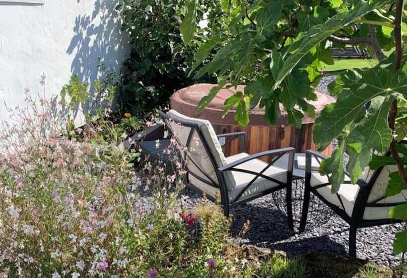 Remarkable 1 Bed Cottage In Chester