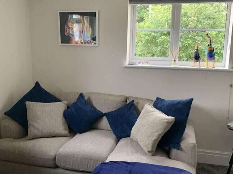 Remarkable 1 Bed Cottage In Chester