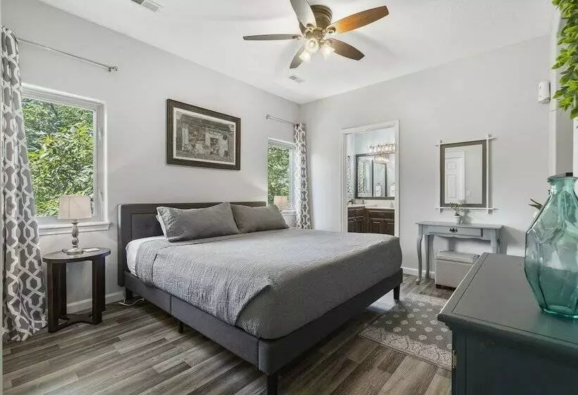 Residenssi Blue Oak Hideaway   A Kids Paradise