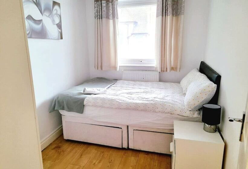 レジデンス Lovely And Spacious House In South London
