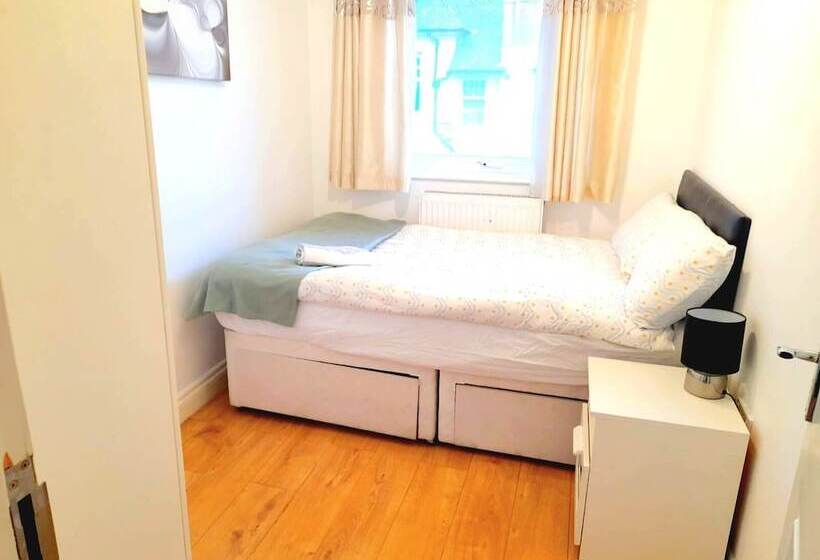 レジデンス Lovely And Spacious House In South London