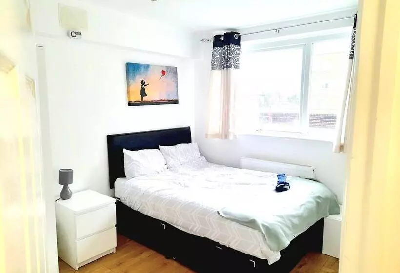 Residenssi Lovely And Spacious House In South London