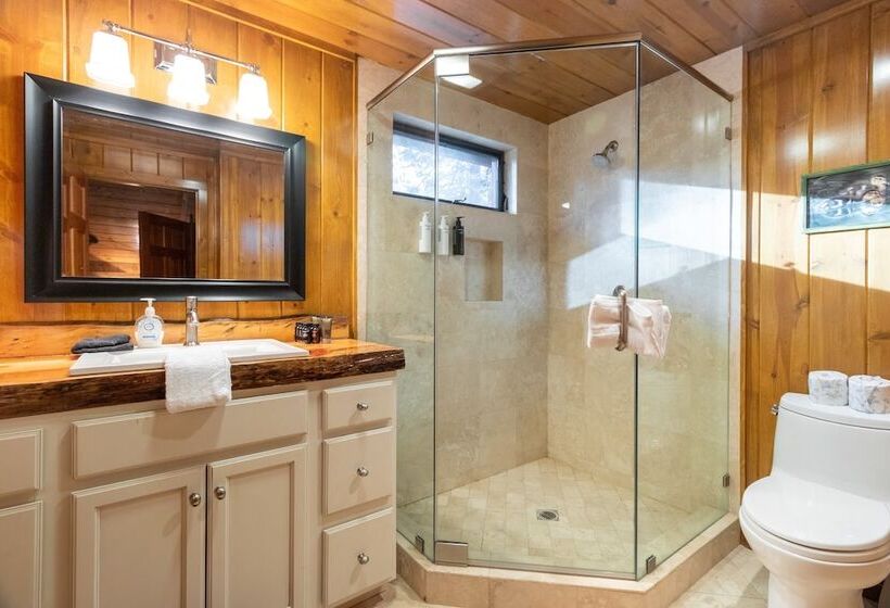 Shoreline Lakehouse By Avantstay Majestic Lakefront Cabin W/ Hot Tub & Fire Pit!